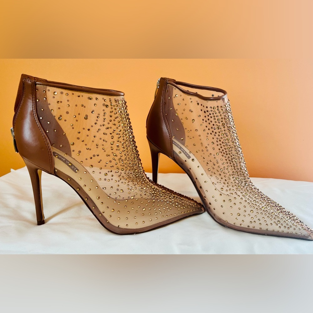 8.5 9 West glamorous bootie!